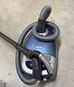 Miele Model S5980 motorised head vacuum cleaner