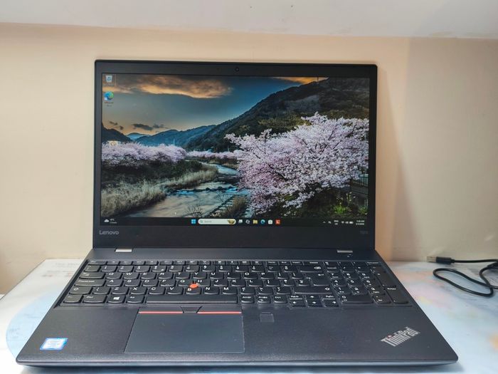 Lenovo ThinkPad T570 15.6" Intel i5 7th Gen | 8GB RAM | 256GB SSD | Windows 11 | Office 2021