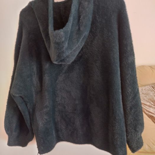 women alpaca  one size fits 8 to 12 very good quality