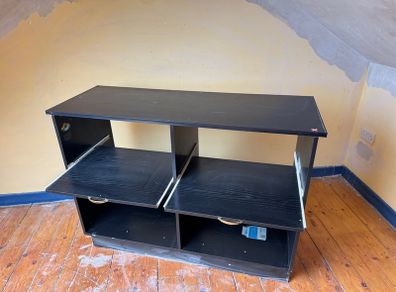 Shelving unit suitable for turntables
