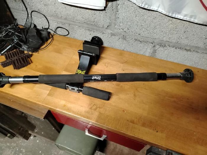 Crivit and Everlast door pull-up bars