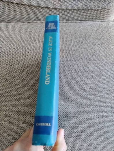 Alice in Wonderland by Lewis Carroll 1950's hardback in very good condition with signs of wear on the cover see photos FREE STANDARD POSTAGE INCLUDED