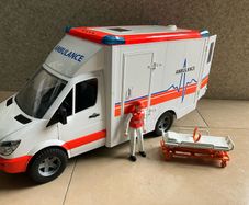 Bruder 1:16 Mercedes Sprinter Ambulance + Figure (Lights & Sound)