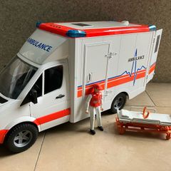 Bruder 1:16 Mercedes Sprinter Ambulance + Figure (Lights & Sound)