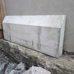 concrete kerbs