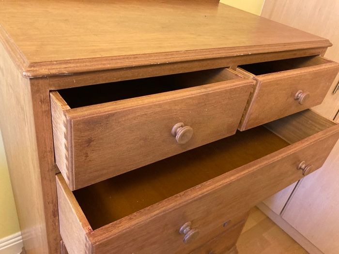 Chest of drawers