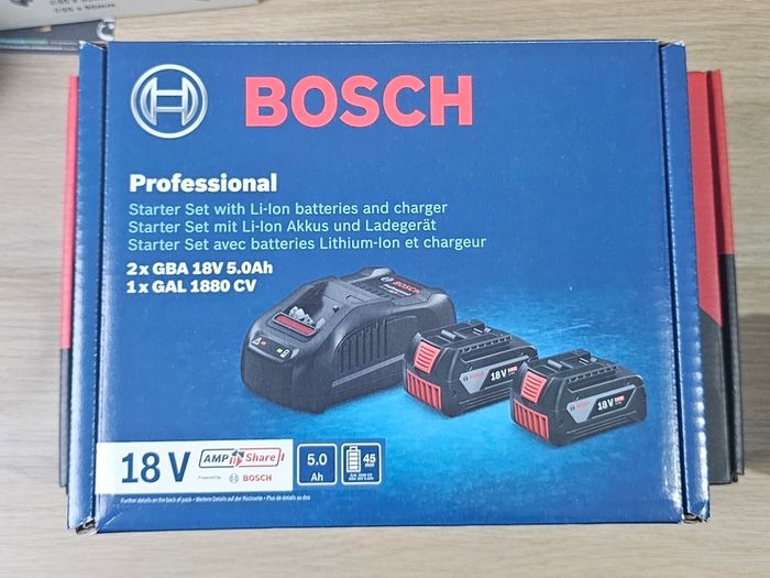 Bosch Professional Starter Set ( 2 x 5Ah Coolpack amp share battery's & 1 x 8amp fast charger )