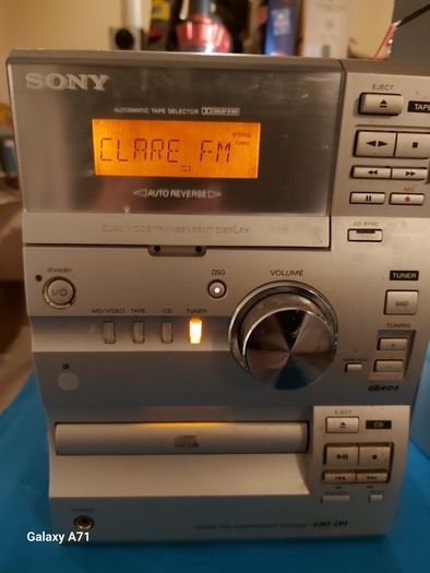 Sony Micro Hifi System Model CMT-CP1, Radio, CD and Tape with Two Philips Speakers Model FWB-C355-01 in excellent condition