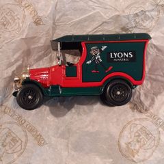 Oxford Diecast Morris Bull-nose Lyons Van Model