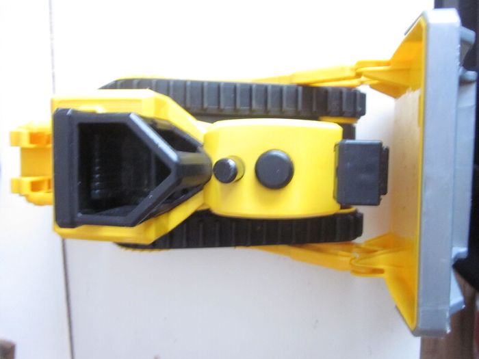 CAT Caterpillar Construction Bulldozer Toy Sounds & Motion 13 Inches
