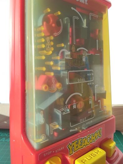 rare 1990 TOMY YEEAGHH pinball Puzzle Game