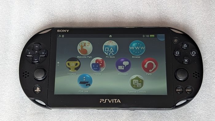 Boxed Sony PS Vita Slim (PCH-2000) : Black