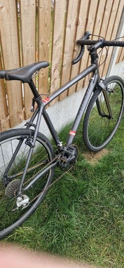 Specialized gravel bike ( delivery ) ( serviced )
