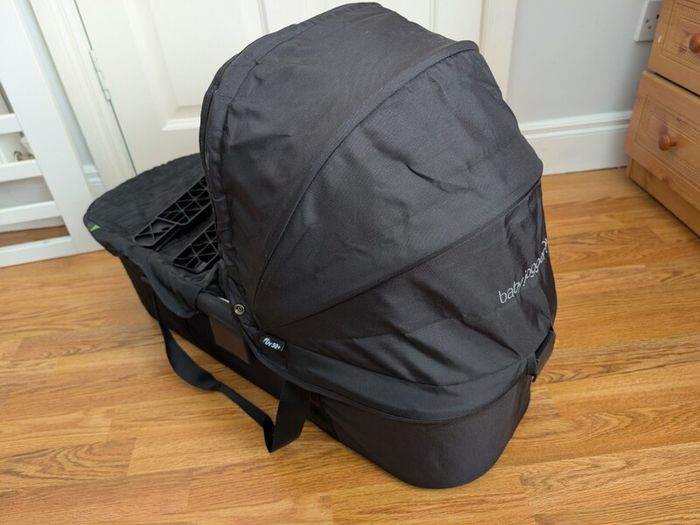 Baby jogger carrycot / bassinet for double buggy