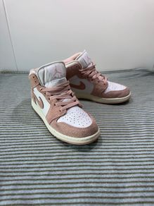 Air Jordan 1 Mid SE "Legend Pink"