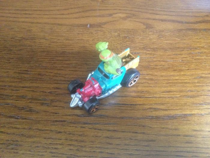 TMNT Michelangelo in Die Cast Car 2014