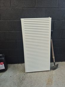 4ft x 2ft white radiator perfect condition