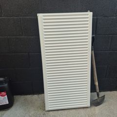 4ft x 2ft white radiator perfect condition