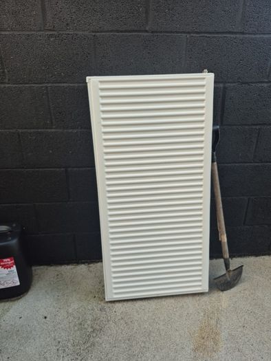 4ft x 2ft white radiator perfect condition