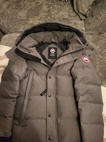 Mens Jackets Canada Goose Wyndham Still New Condition.
