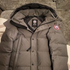 Mens Jackets Canada Goose Wyndham Still New Condition.