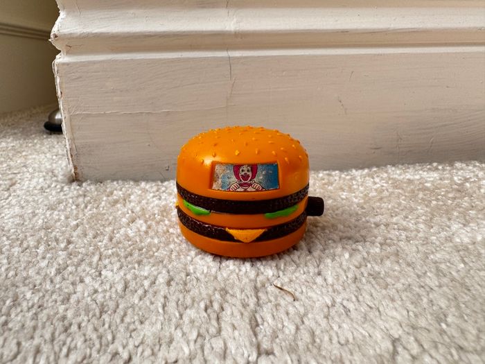McDonalds Happy Meal Wind Up Toy Tricky Trackers 1995 Big Mac approx. 3 cm. Used Please see photos