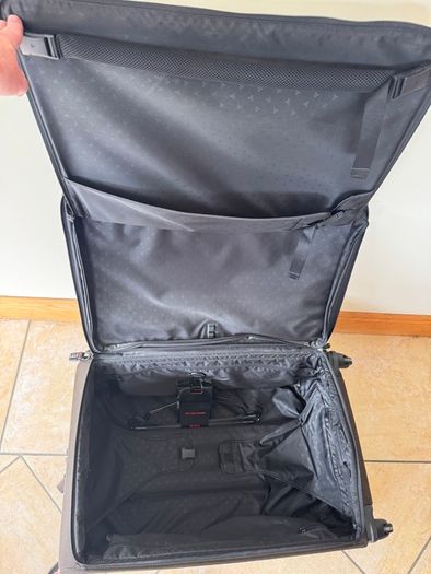 Tumi Extended Trip Expandable 4-Wheeled Packing Case excellent condition