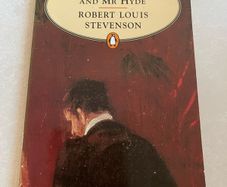 Dr Jekyll & Mr Hyde (Robert Louis Stevenson)