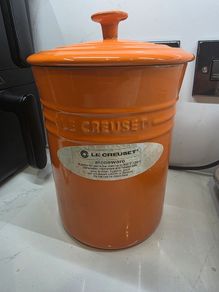 Le Creuset Casserole Crock Pot/Food or Utensil Storage