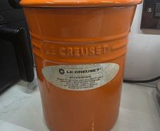 Le Creuset Casserole Crock Pot/Food or Utensil Storage
