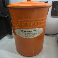 Le Creuset Casserole Crock Pot/Food or Utensil Storage