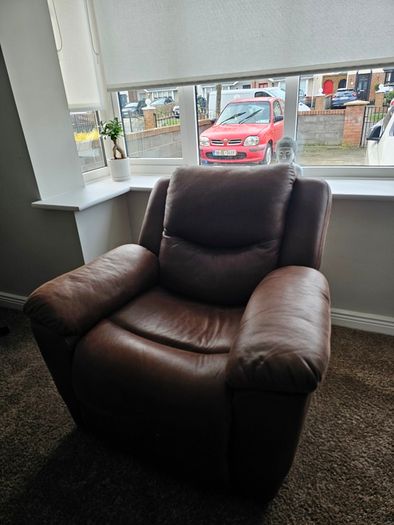 Brown Recliner Armchairs   3-Seater Sofa