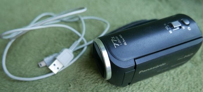 Panasonic HC-V160 Camcorder HD 8.9MP 77X Zoom + SD Card Tested