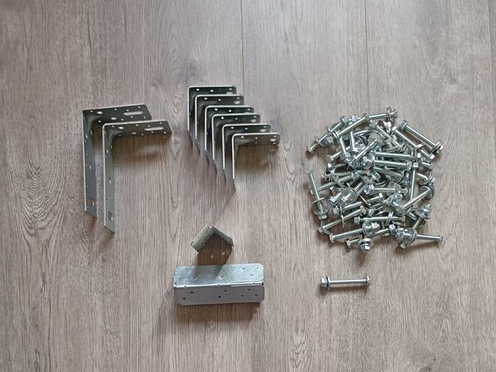 Brackets & Bolts