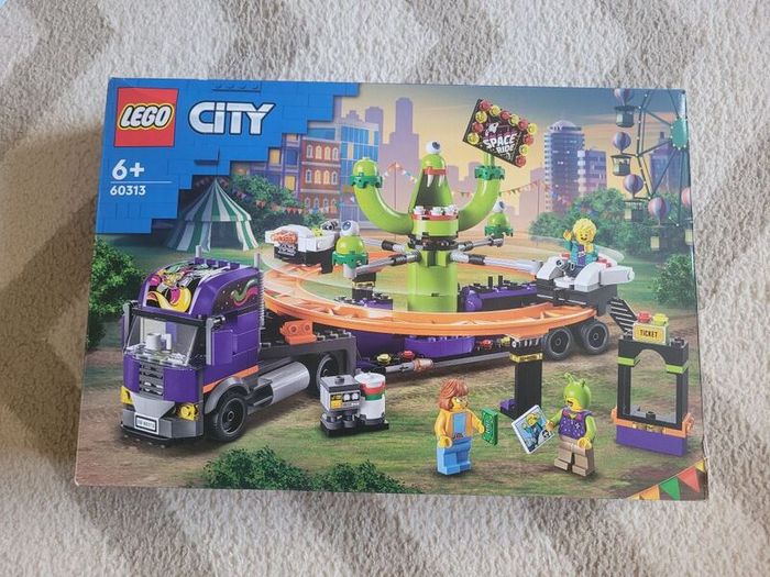Original Lego City 60313 Space Ride Amusement Truck
