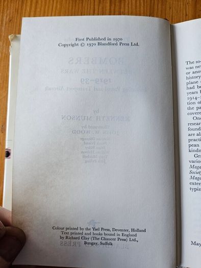 Bombers. Between The Wars 1919-39.the Pocket Encyclopedia Of Worl Aircraft In Colour. 1970 First Edition Hardback With Dustjacket In Good Condition.  See Photos For Same.