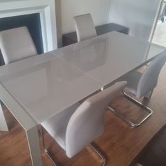 High-gloss Extending Dining Table plus 4 Cantilever chairs