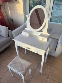 Dressing table