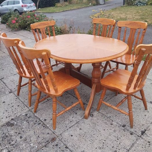 Oak table and 6 chairs