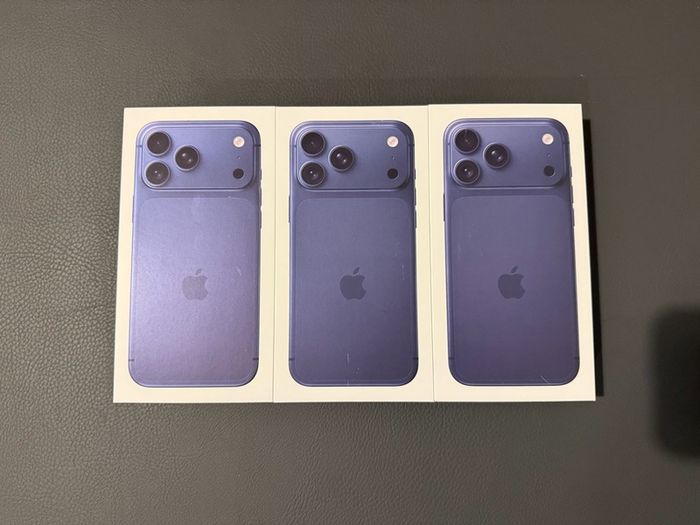 iphone 17 Pro Max 256GB (BLUE /ORANGE/SILVER COLOUR )IRISH STOCK/EU Unlocked Brand New Sealed 1 year Apple Warranty Free Phone Cover and Screen Protector RECEIPT