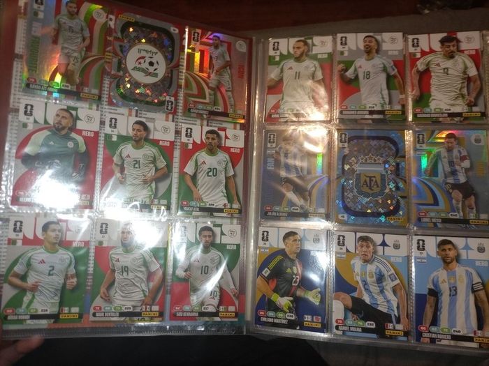 Panini World Cup 2026 binder almost full + extra cards