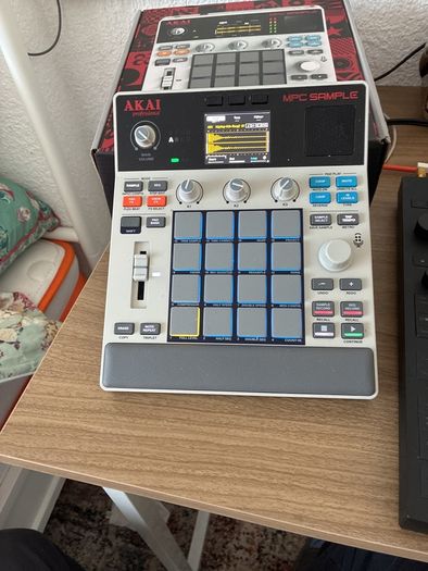 Akai Mpc Sample & 256 Sd card