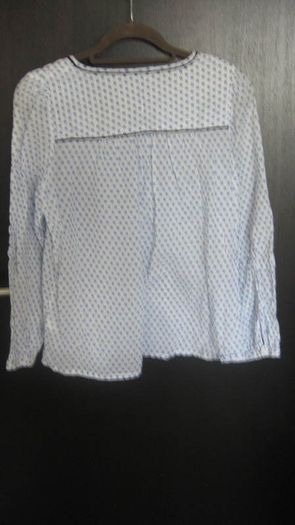 ladies top white and blue top size 10 -12 long sleeved