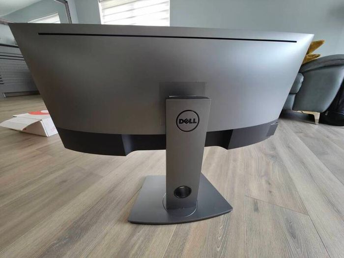 34-inch curved monitor plus privacy screen