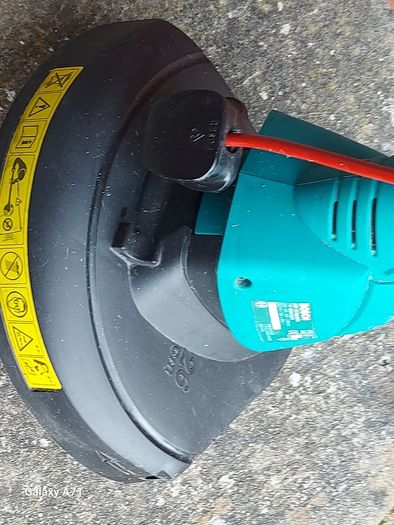 BOSCH ART 26 Easytrim Garden Strimmer in very good condition
