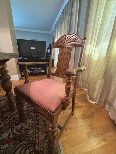 Dining room table & 8 chairs