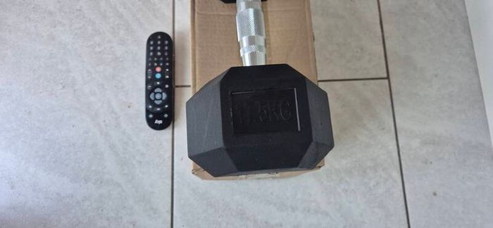 brand new 2x17.5kilo hex dumbbells