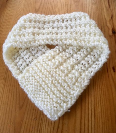 Hand Knit Collar with Flower motif
