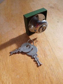 Vintage 606 cabinet Lock & Keys