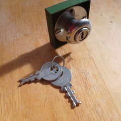 Vintage 606 cabinet Lock & Keys